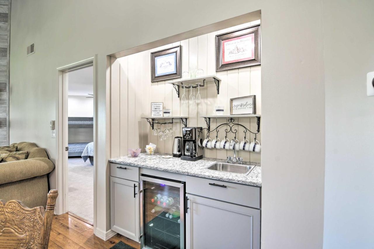 Spacious 3 Mi To Table Rock Lake! Apartment