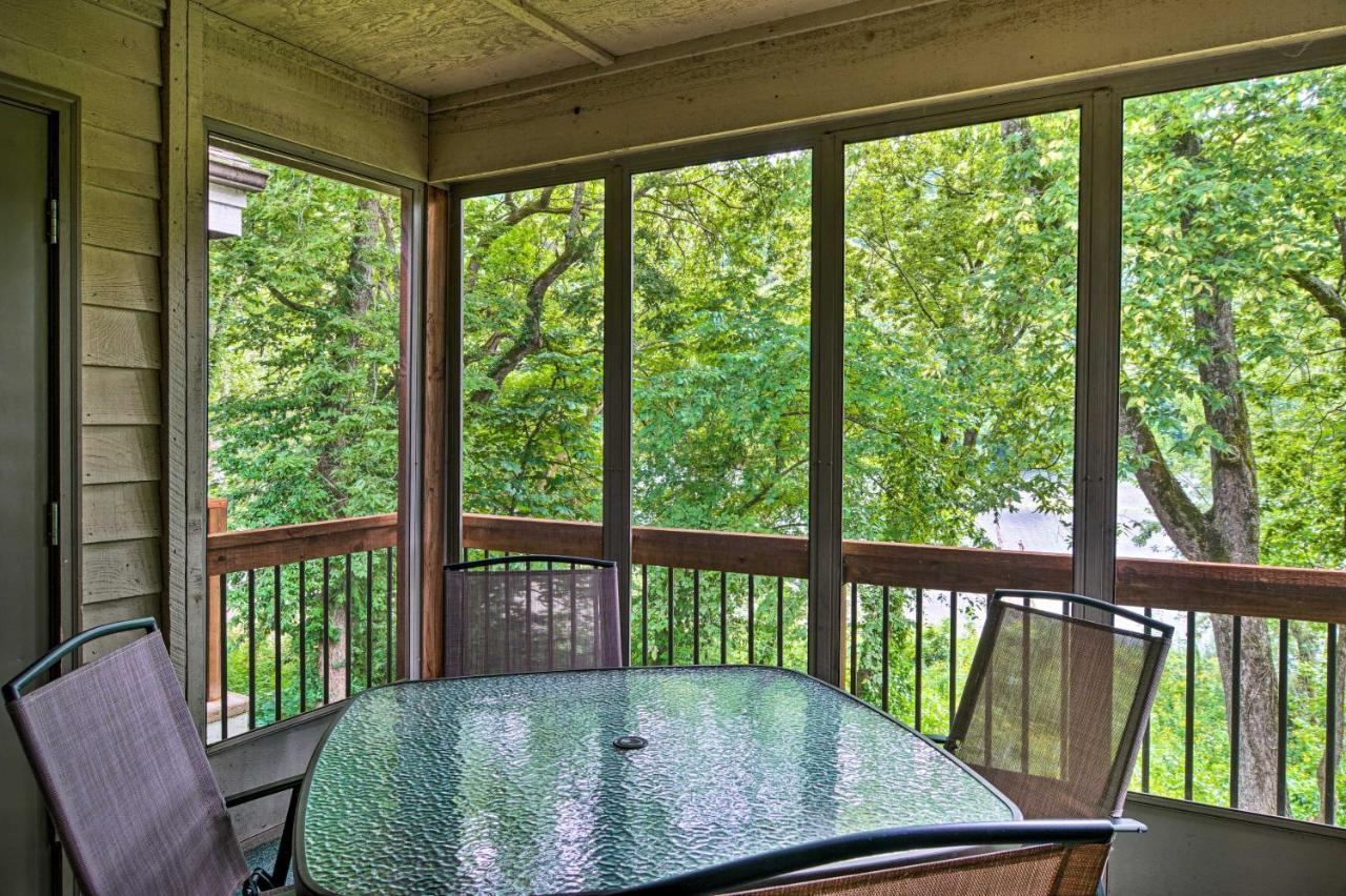 Lakefront Penthouse With Amenities!