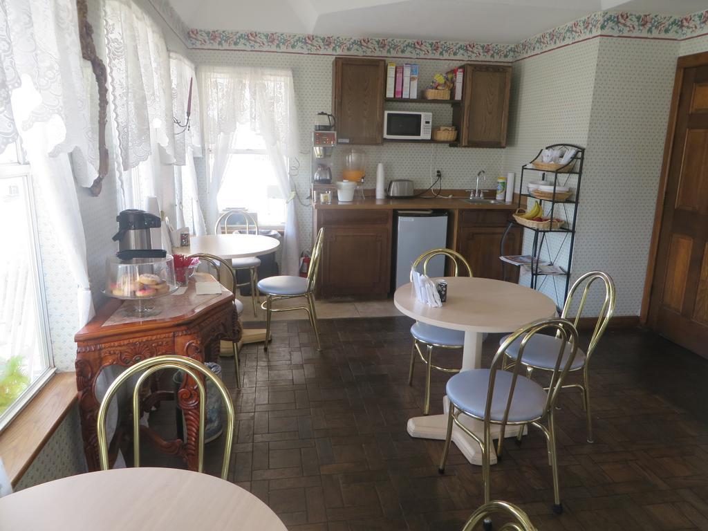 Victorian 2* Branson