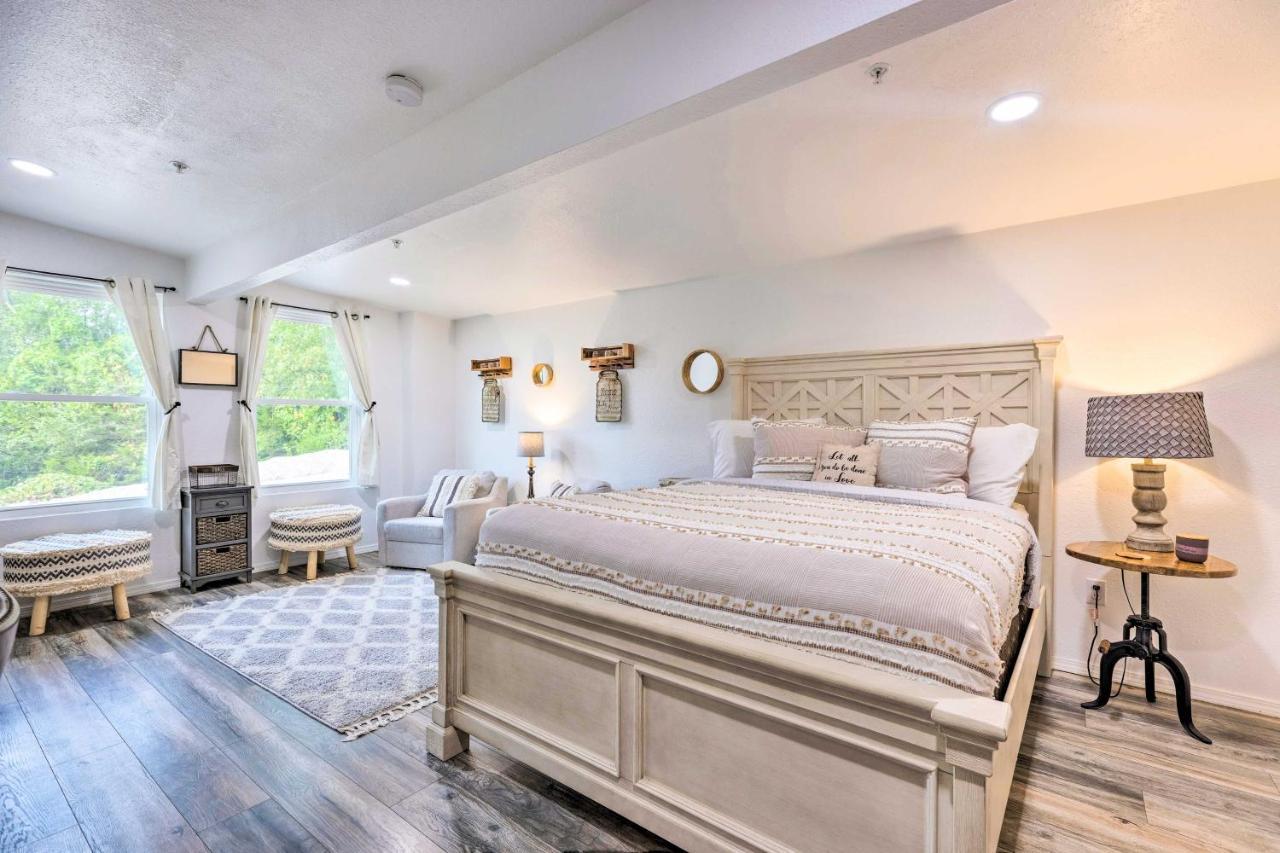 Hilltop Hideaway With Trampoline! Holiday home Branson