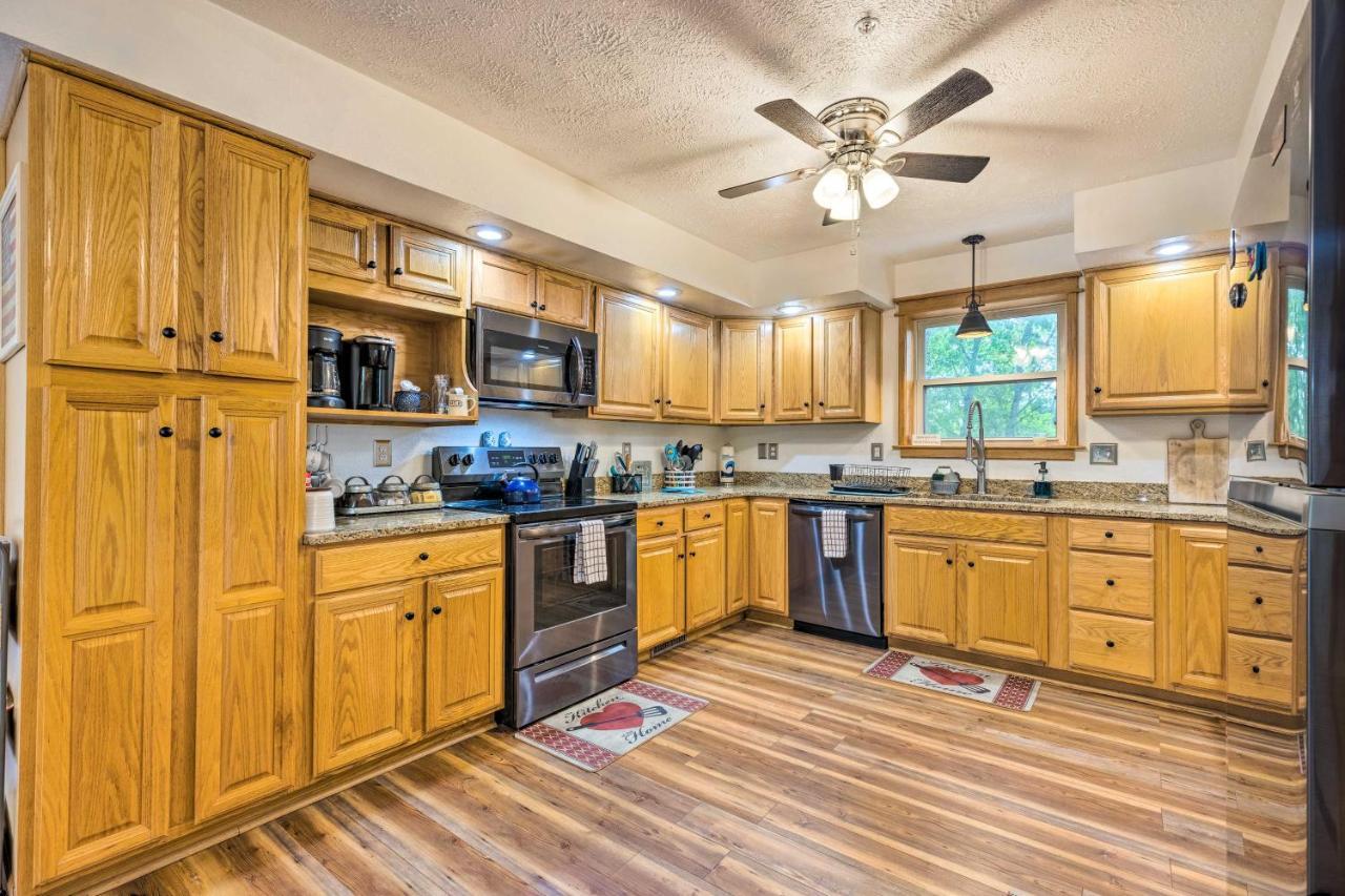 Holiday home Hilltop Hideaway With Trampoline! Branson
