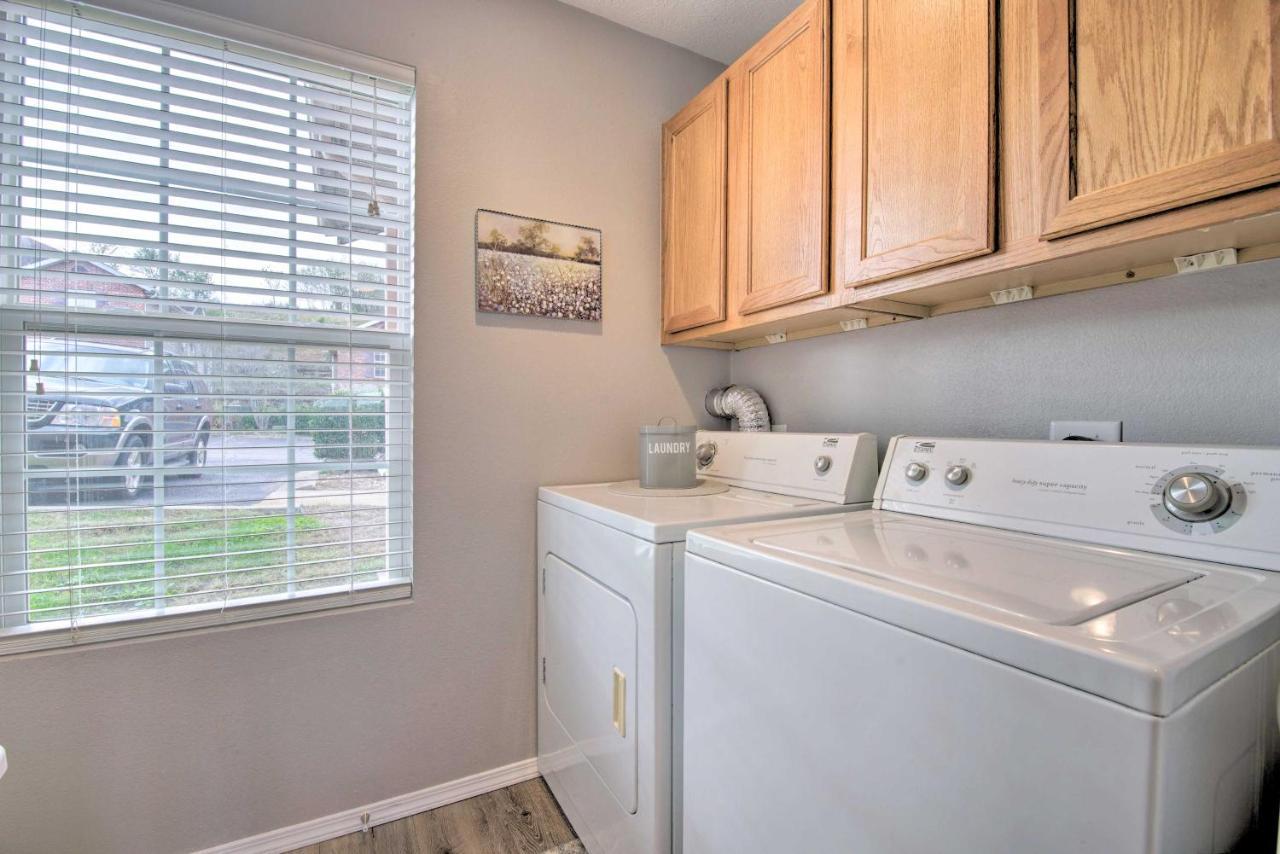 With Pool - 5 Mi To Marvel Cave! Apartment Branson