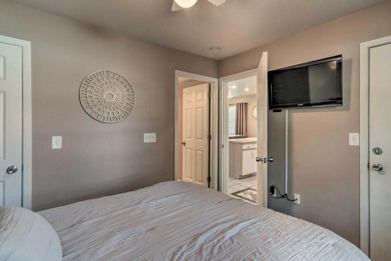 Modern About 3 Mi To Landing Apartment