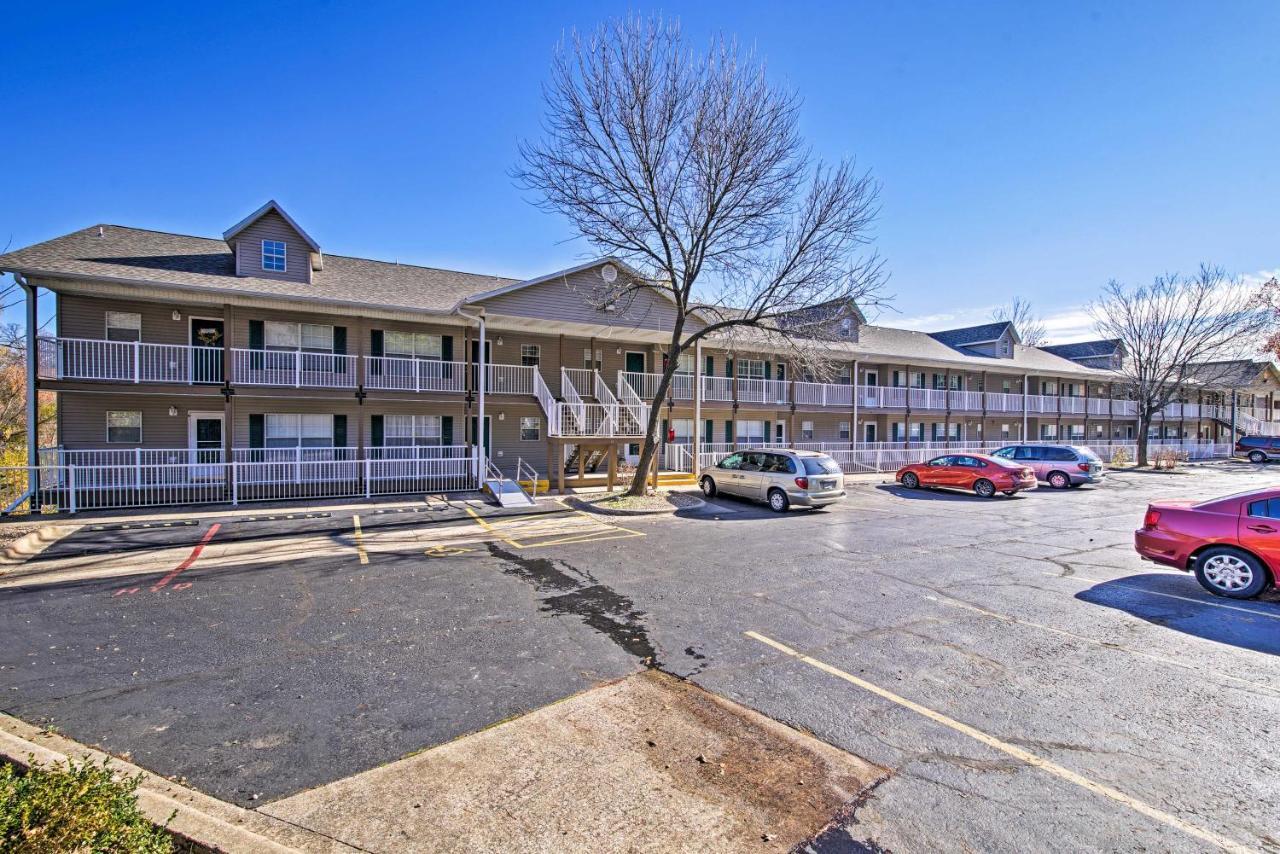 With Pool Access 3 Mi To Strip! Apartment *