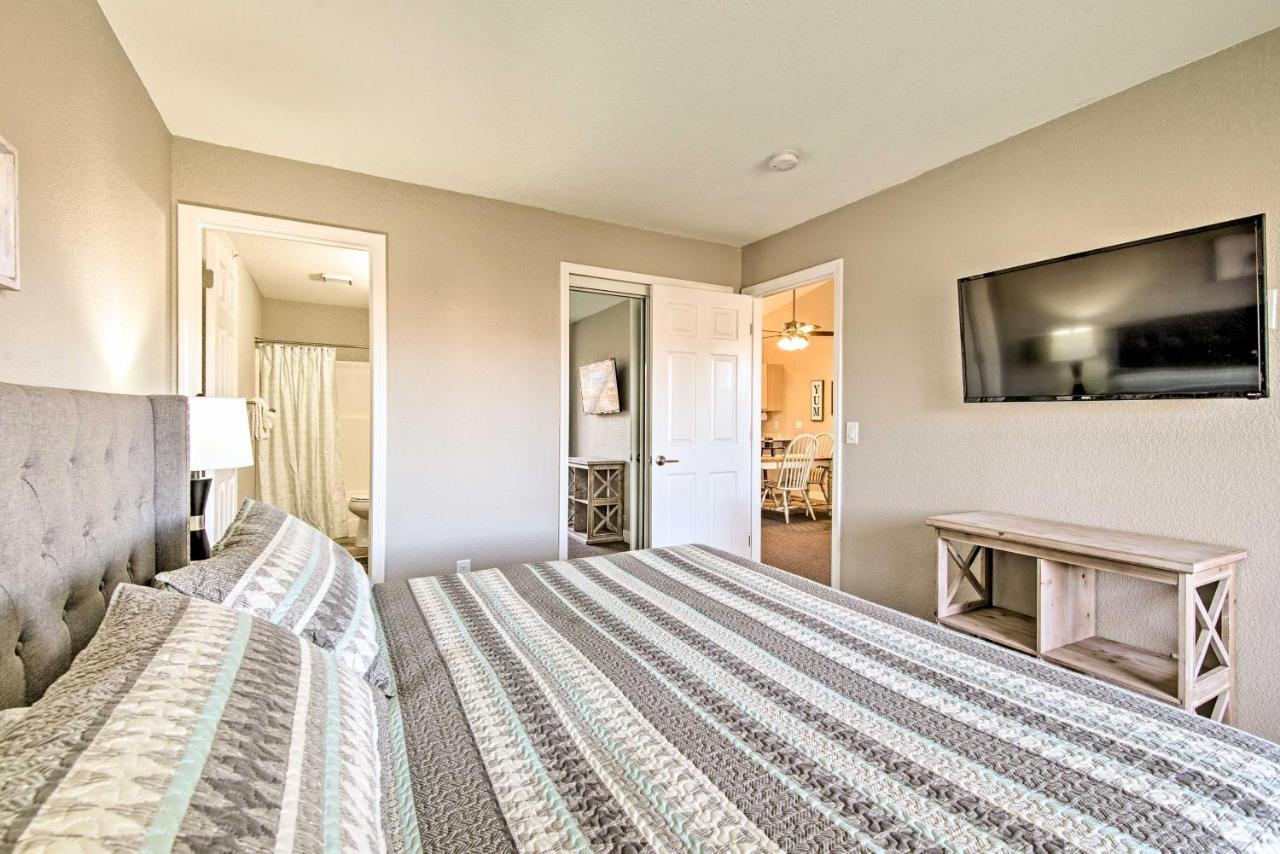 With Pool Access 3 Mi To Strip! Apartment