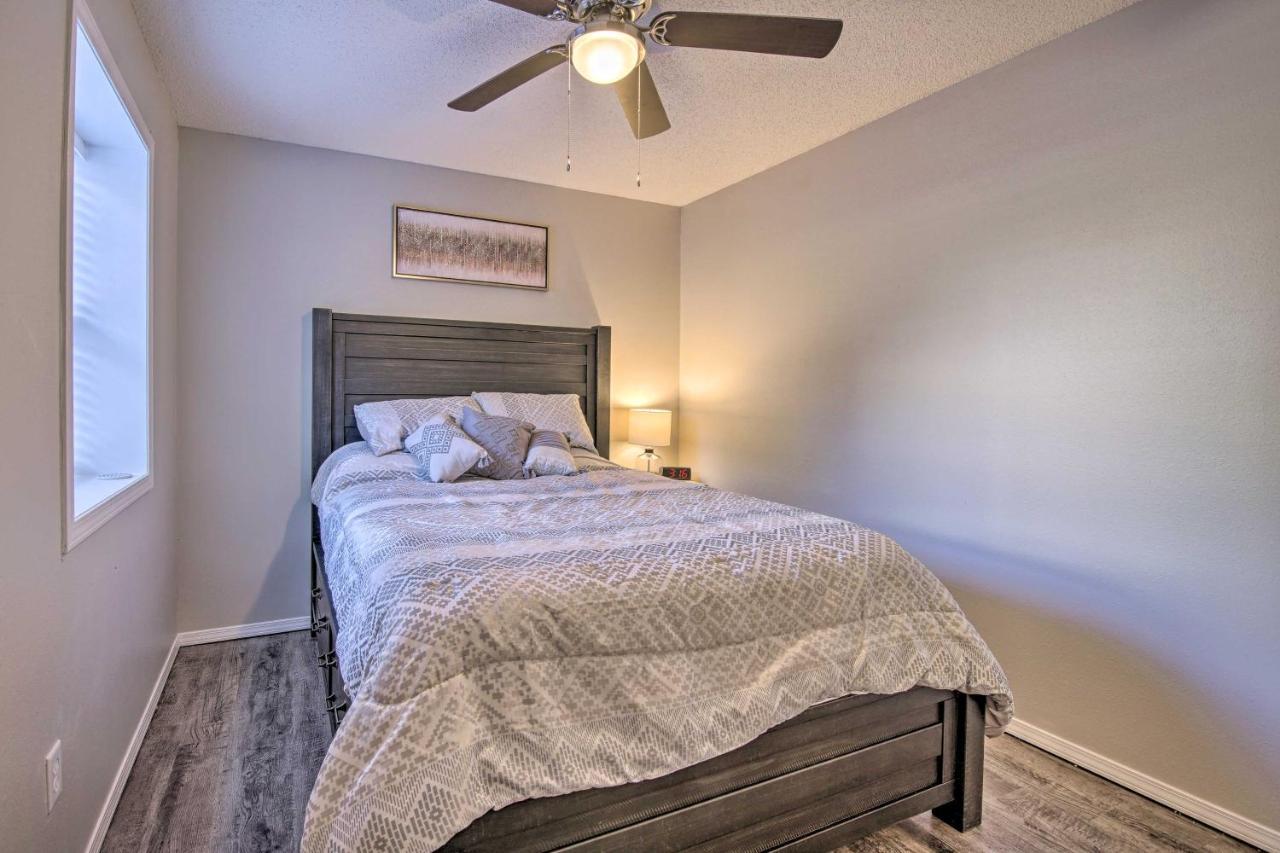 Cozy Near Lakes And Theatre District Apartment