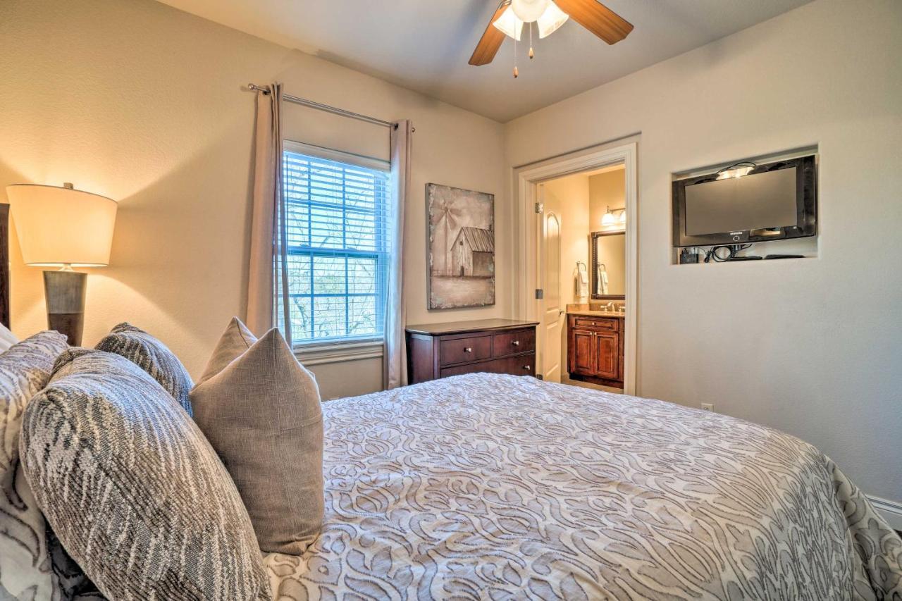 Stunning With On-site Golf Access Villa