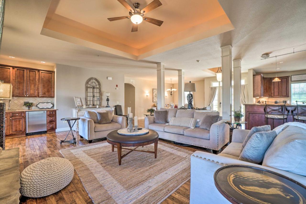 Villa Stunning With On-site Golf Access *