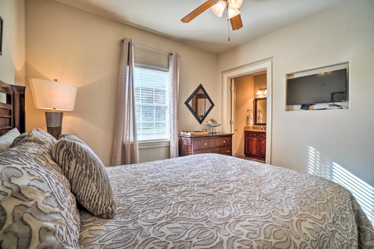 Villa Stunning With On-site Golf Access
