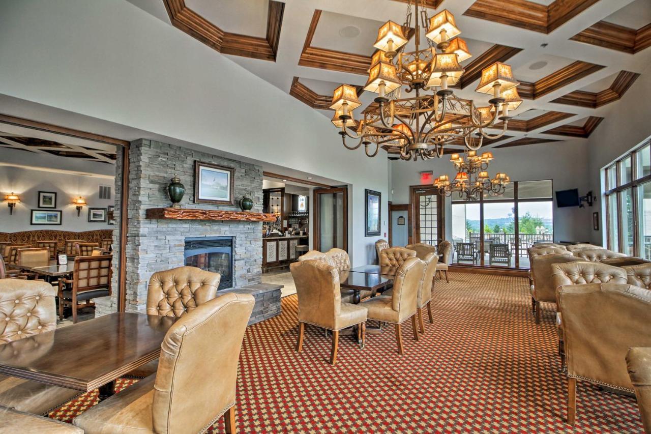 Stunning With On-site Golf Access Villa *