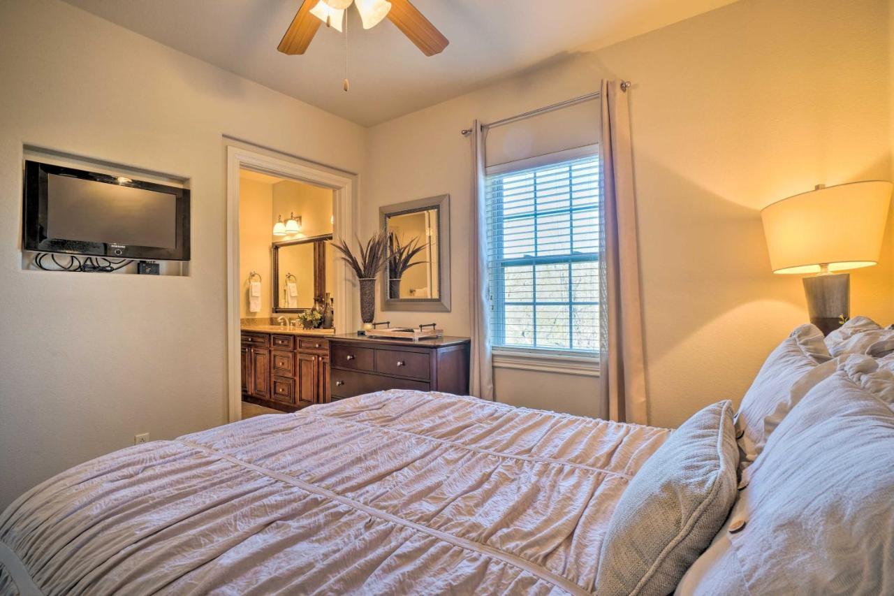 Stunning With On-site Golf Access Villa *
