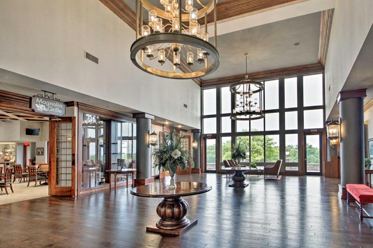 Stunning With On-site Golf Access Villa *