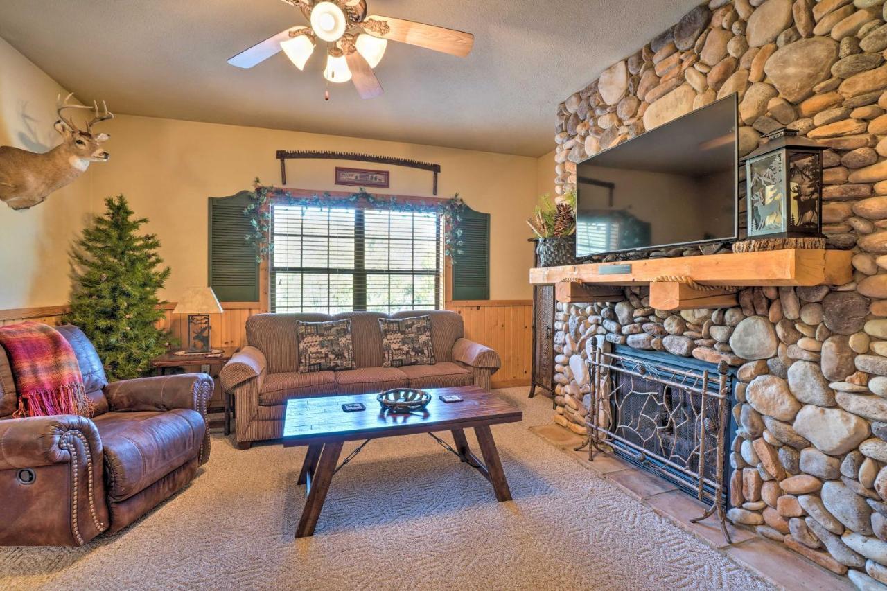 And Cozy Cabin About 1 Mi To Strip! * Branson