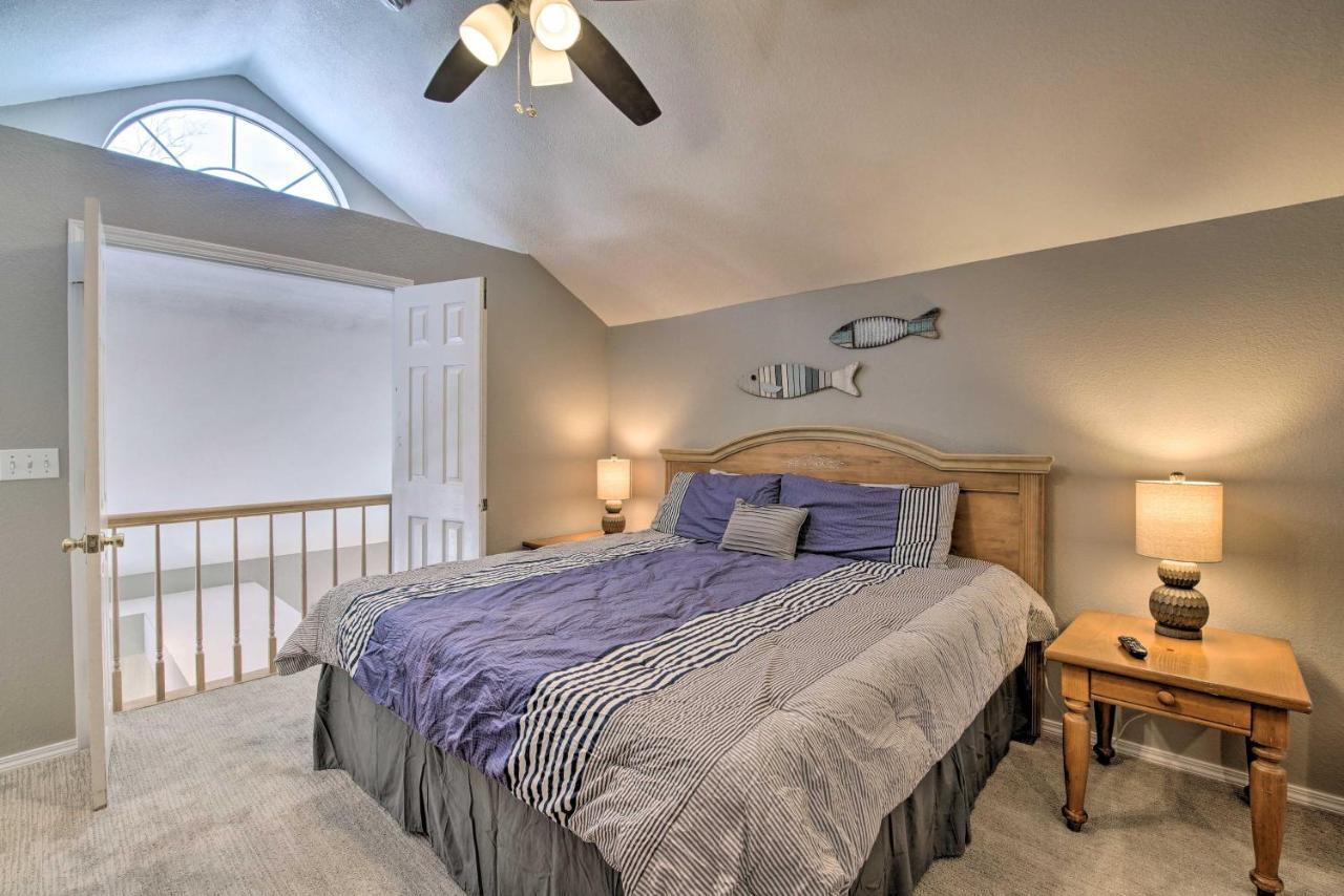 And Sunroom And Pool Access, Walk To Marina * Branson