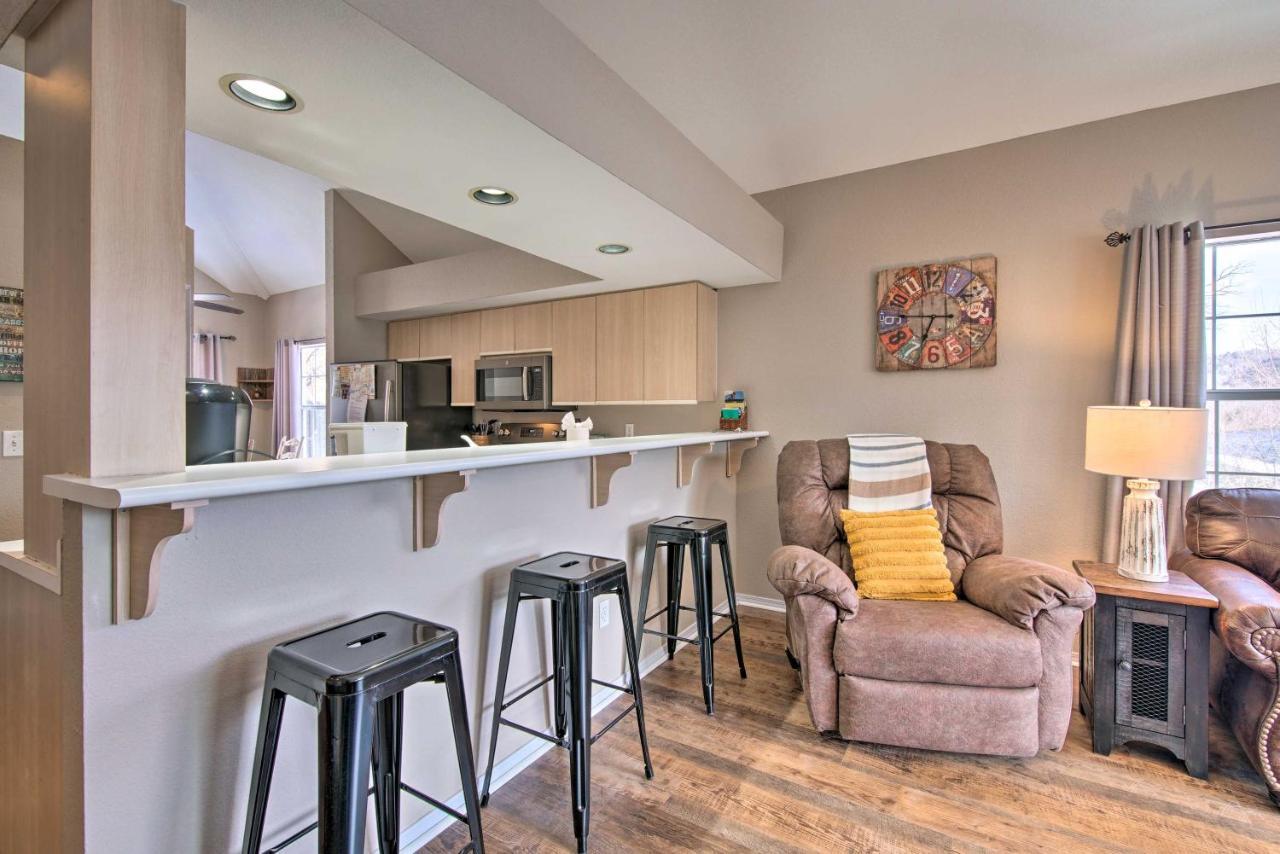 And Sunroom And Pool Access, Walk To Marina Branson