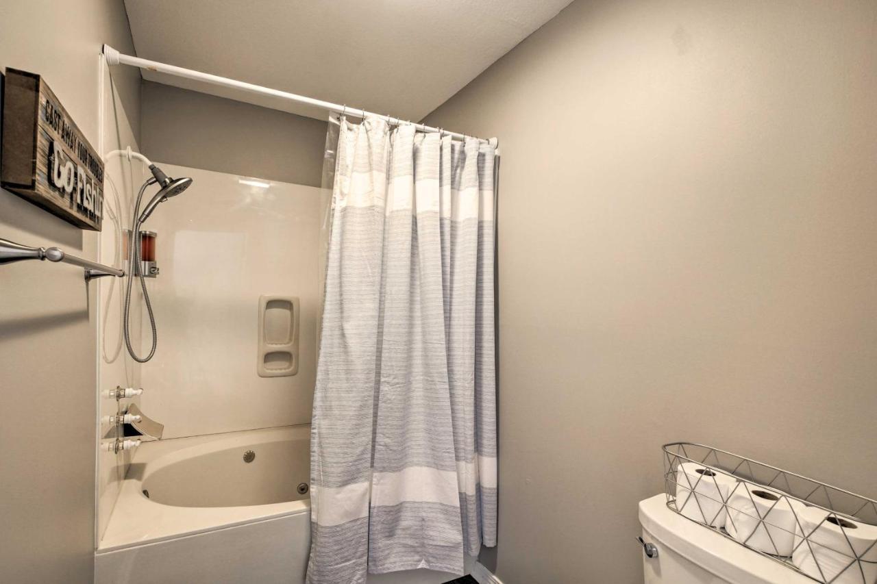And Sunroom And Pool Access, Walk To Marina * Branson