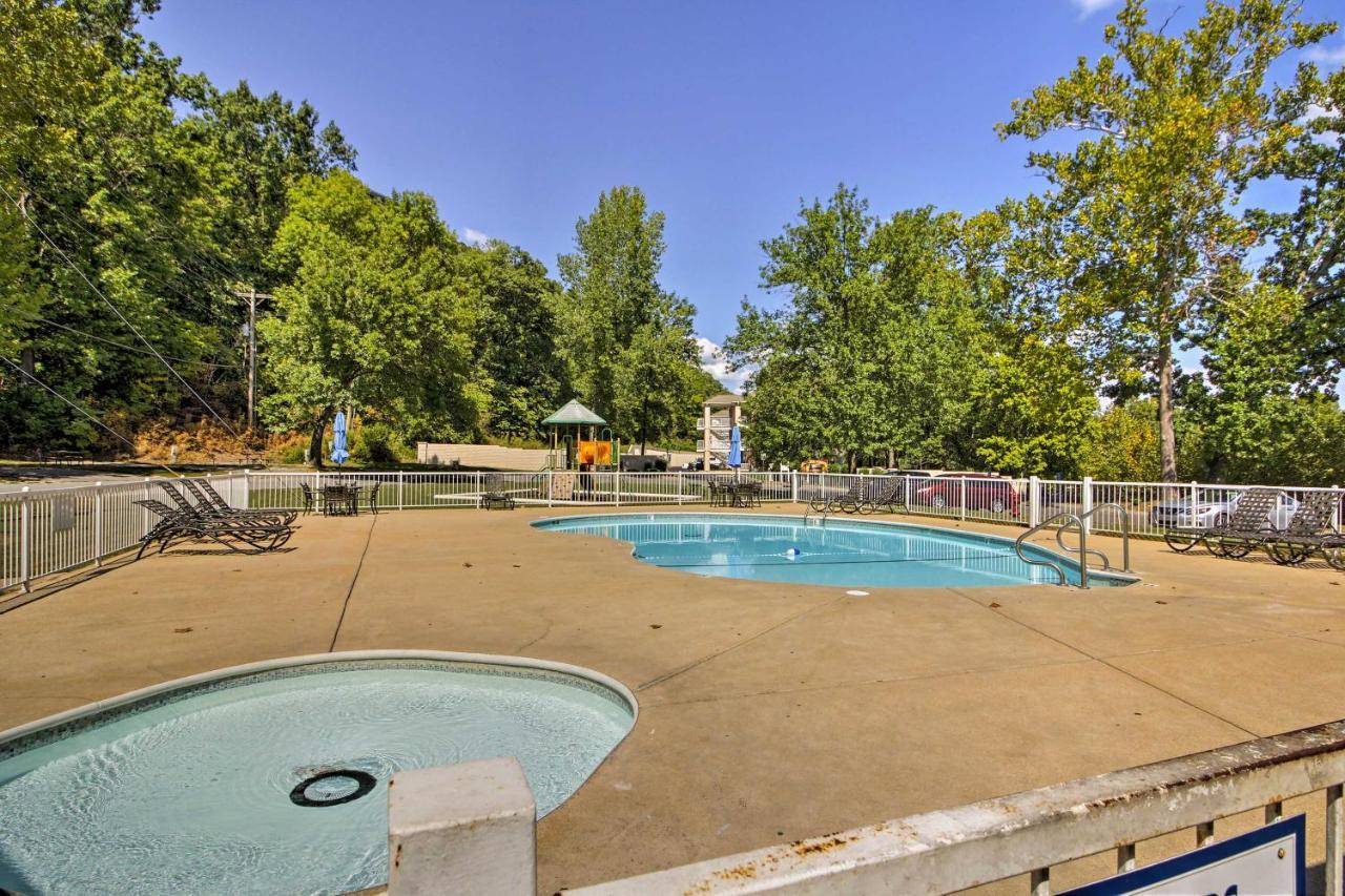 Apartment And Sunroom And Pool Access, Walk To Marina