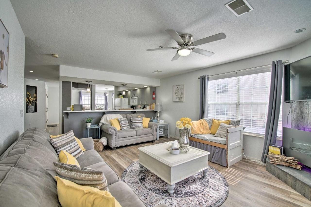 Apartment Updated 3 Mi From Strip!