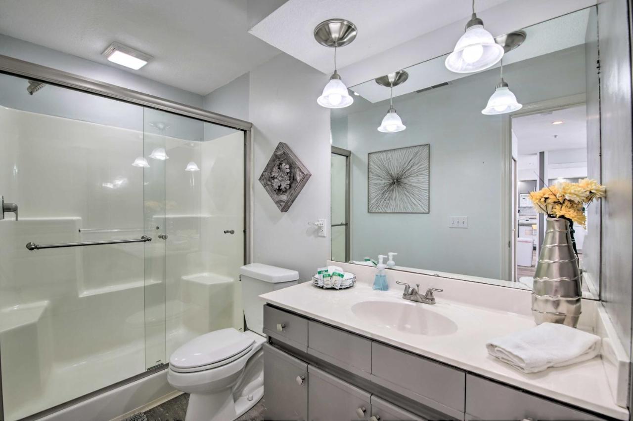 Updated 3 Mi From Strip! Apartment *