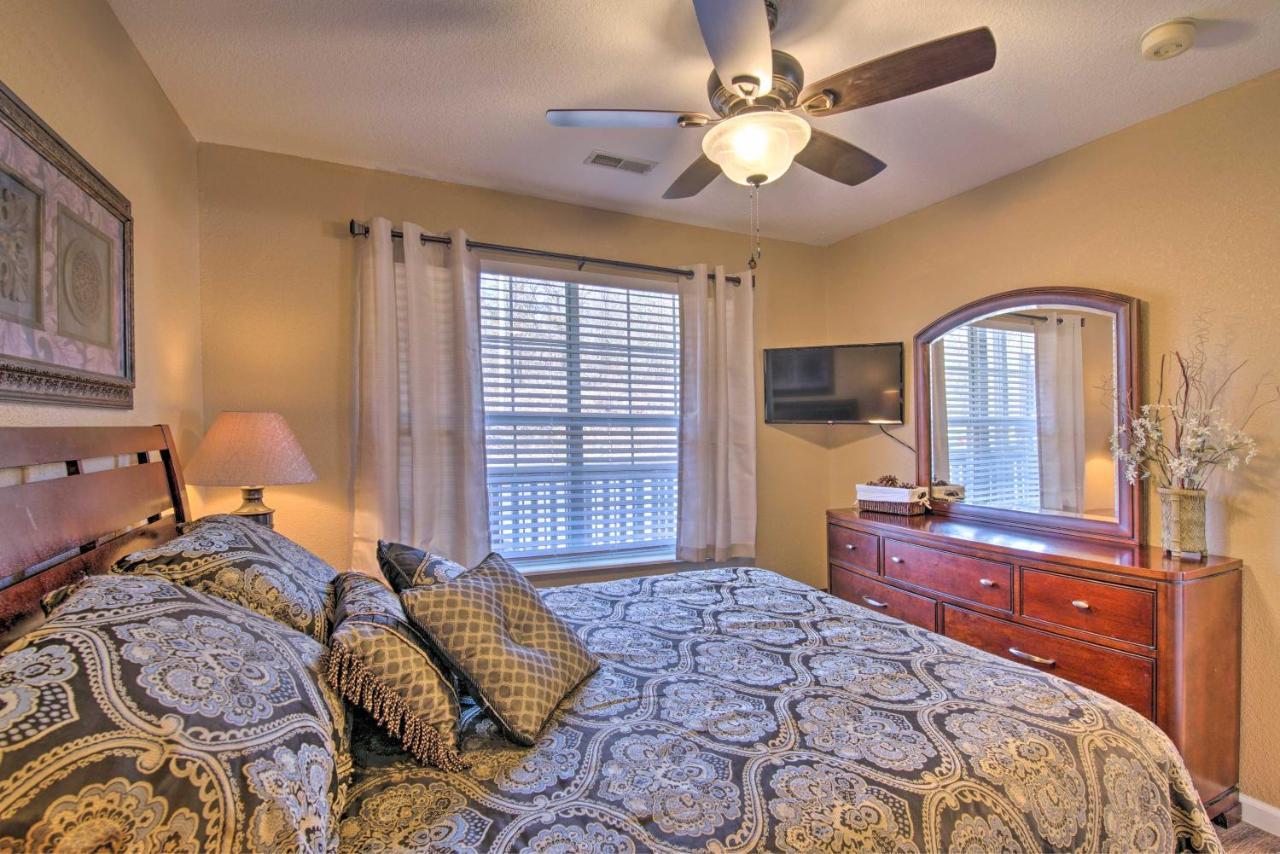 With Large Patio About 3 Mi To The Strip!