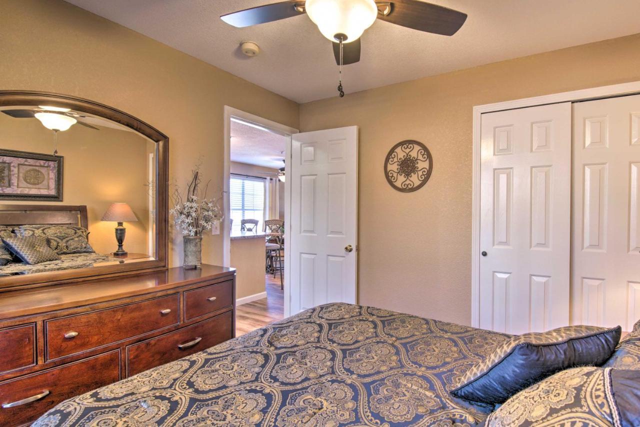 With Large Patio About 3 Mi To The Strip!