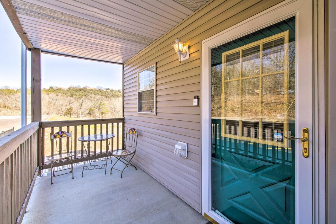 With Large Patio About 3 Mi To The Strip! Apartment Branson