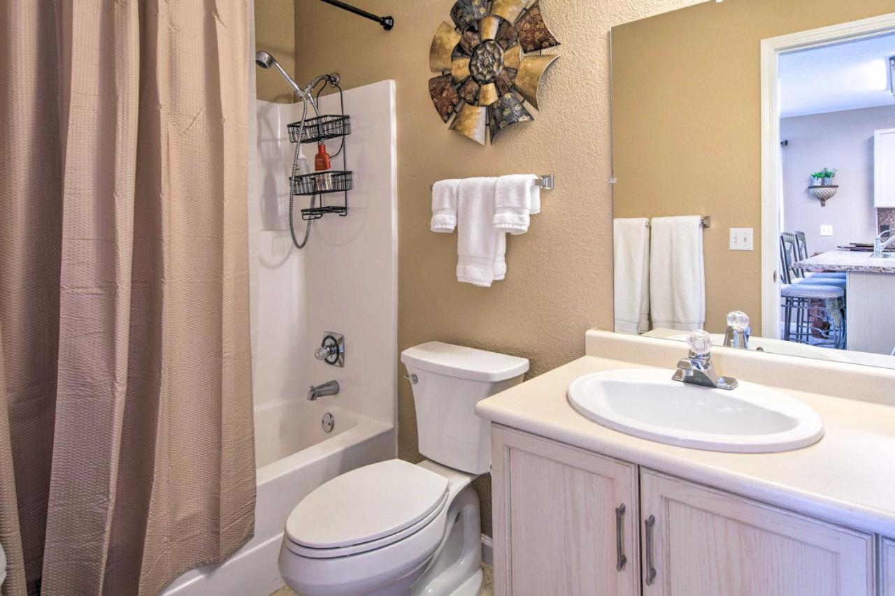 With Large Patio About 3 Mi To The Strip! Apartment *