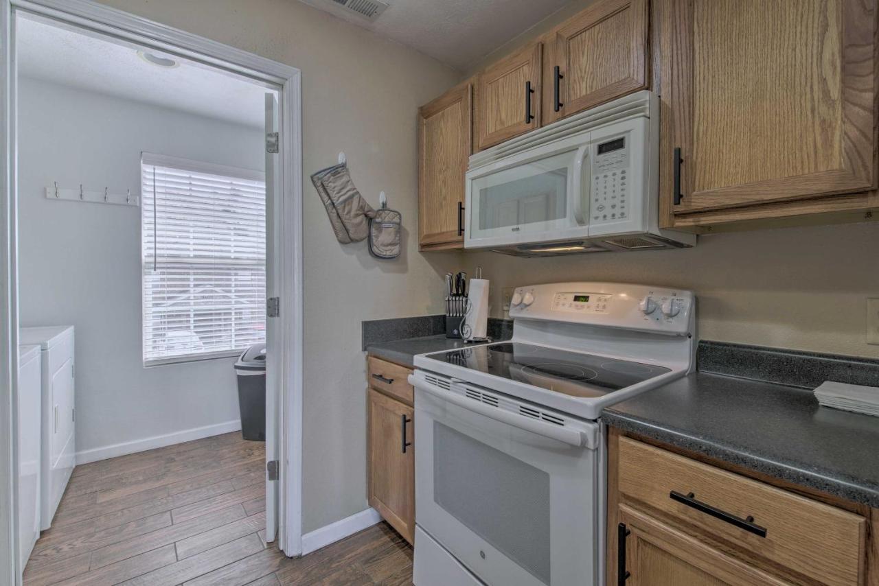 Escape With Shared Pool, 5 Mi To Lake!