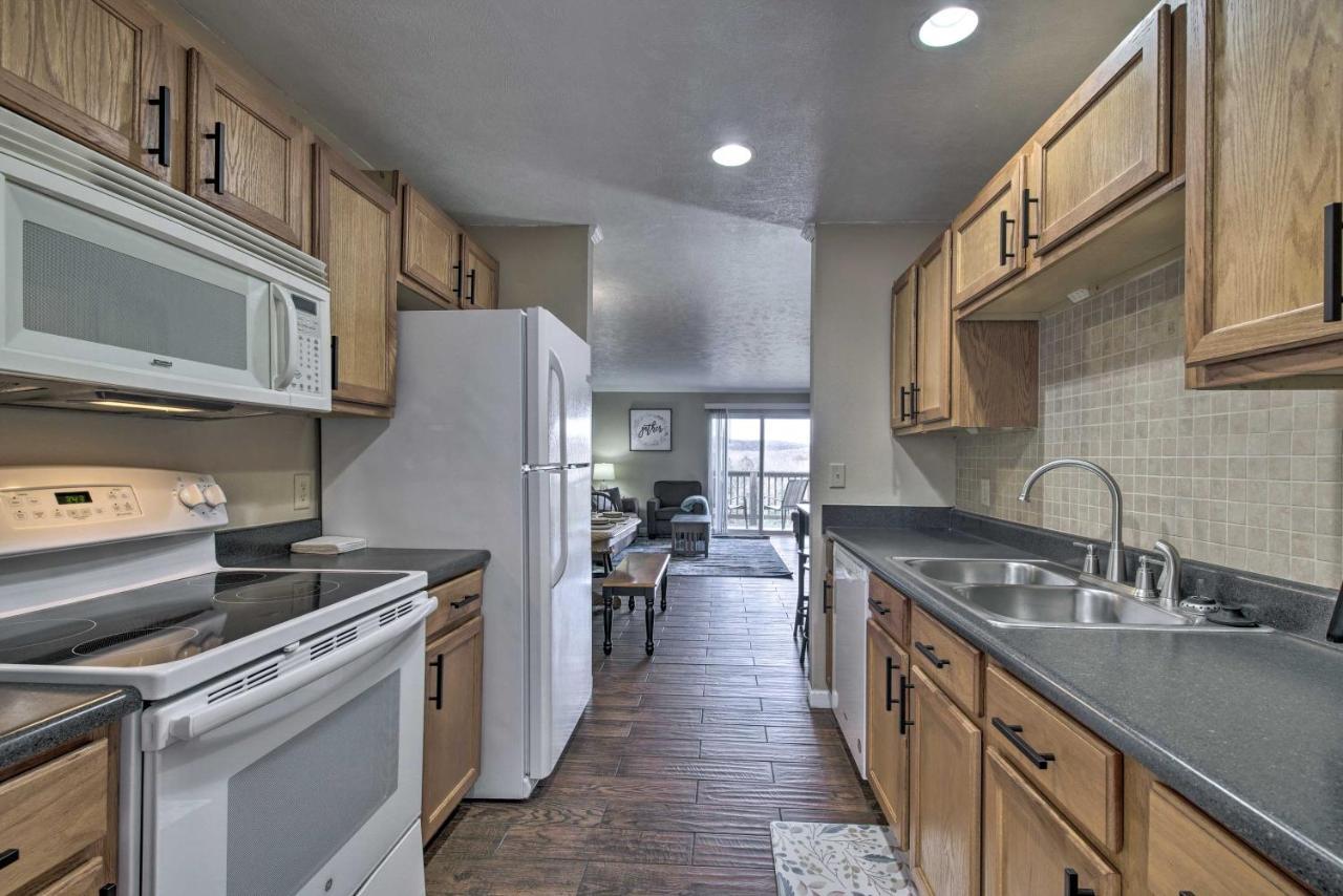 Escape With Shared Pool, 5 Mi To Lake! Apartment