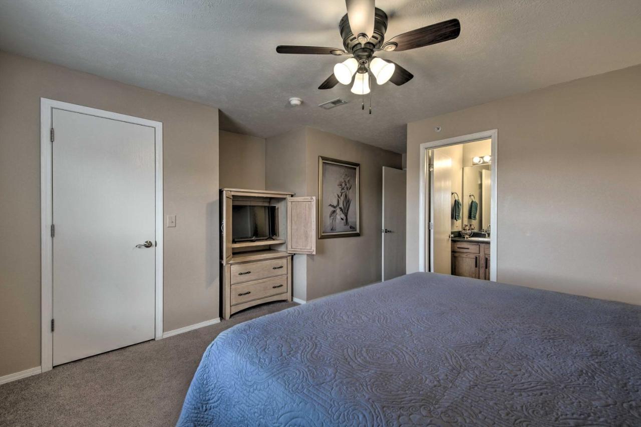 Escape With Shared Pool, 5 Mi To Lake!