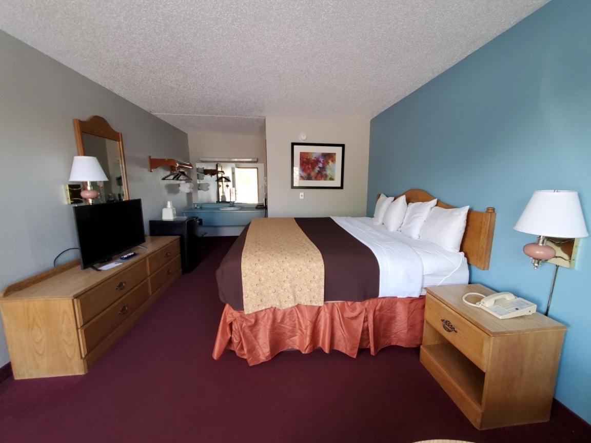 Spinning Wheel Motel Branson