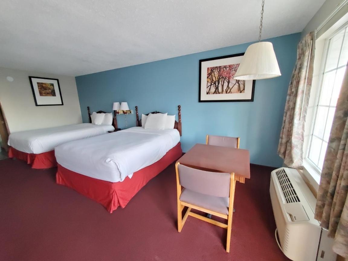Twelve Oaks Motel