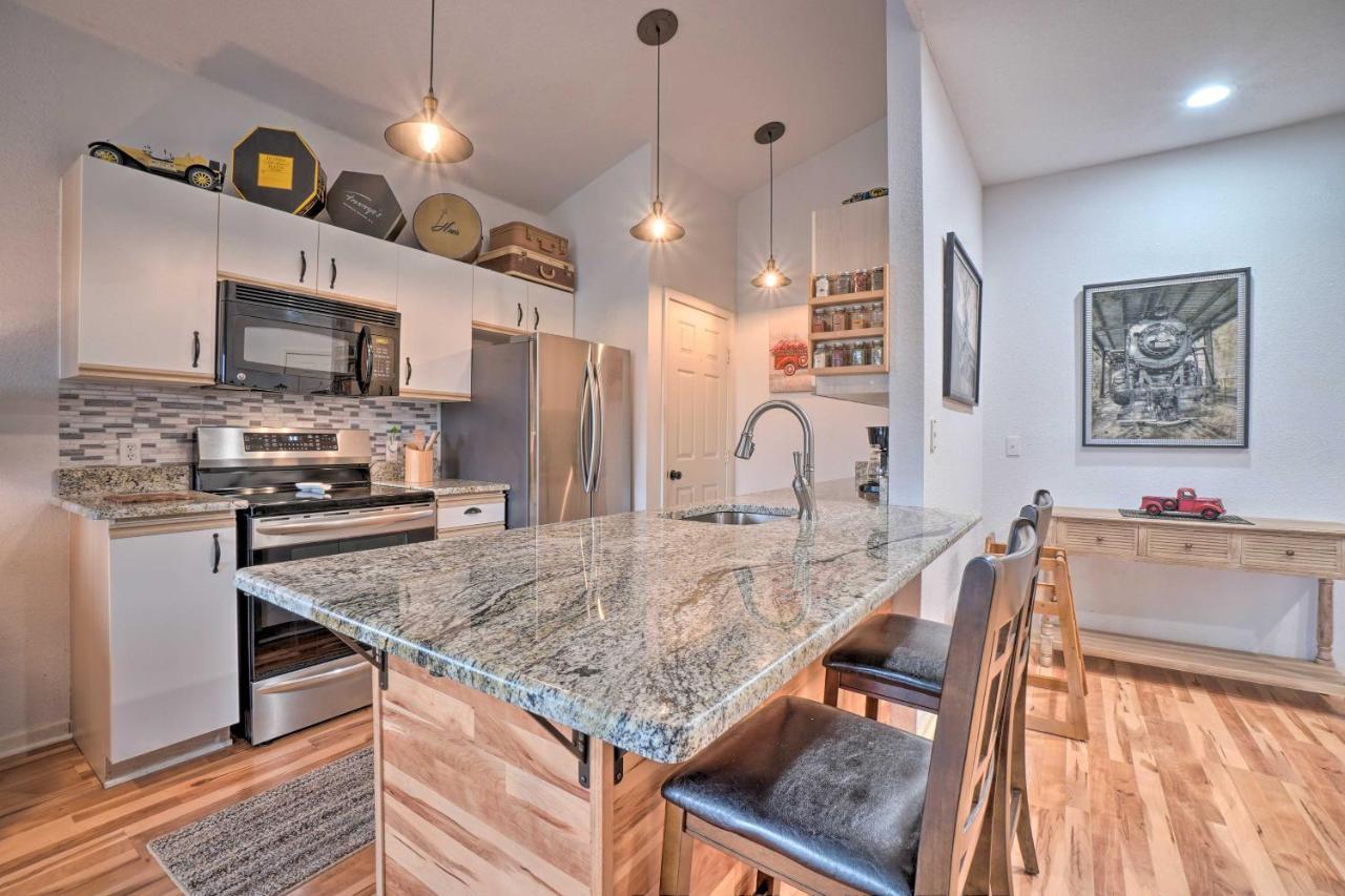 Apartment Serene Penthouse With Access And Views!