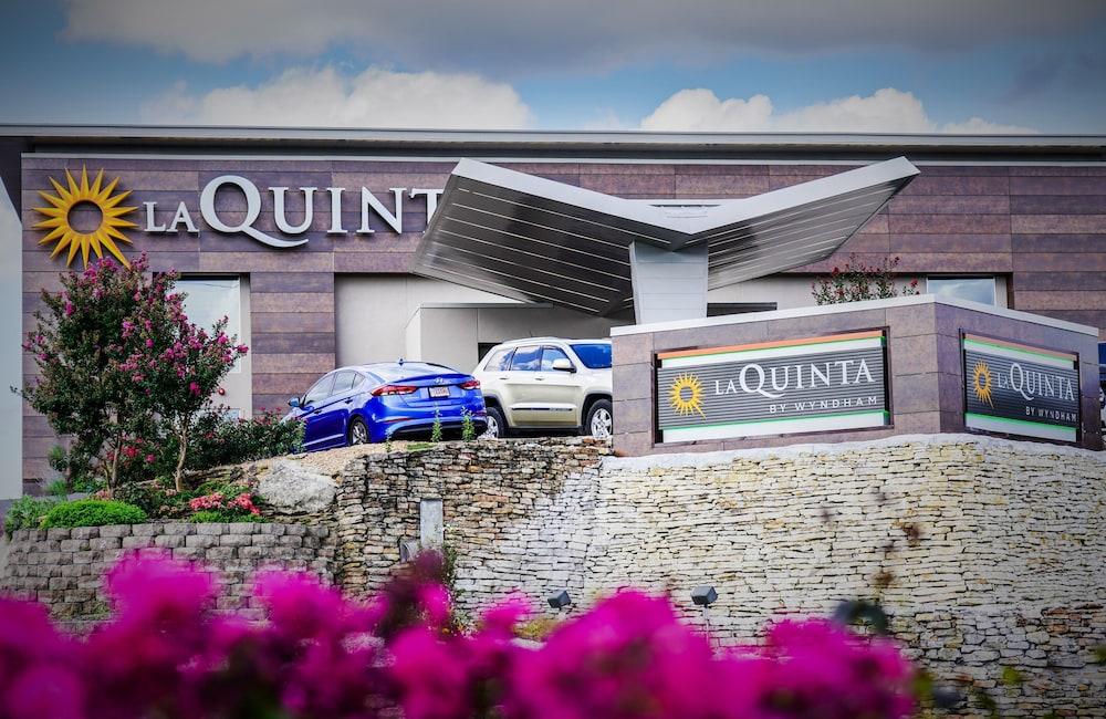 La Quinta By Wyndham Hotel