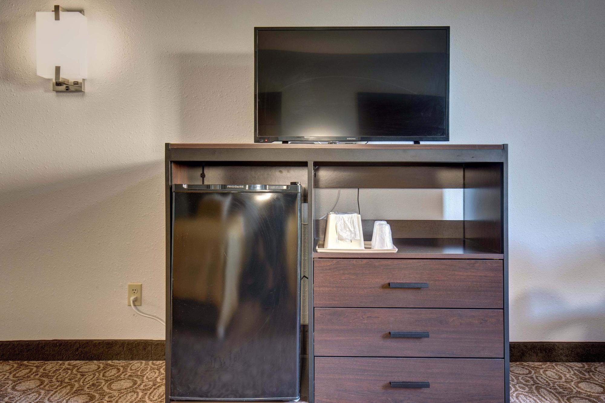 Howard Johnson By Wyndham Theatre District Hotel Branson