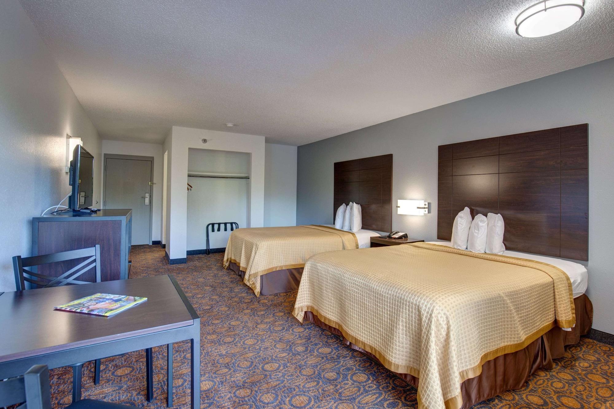 Howard Johnson By Wyndham Theatre District Hotel Branson