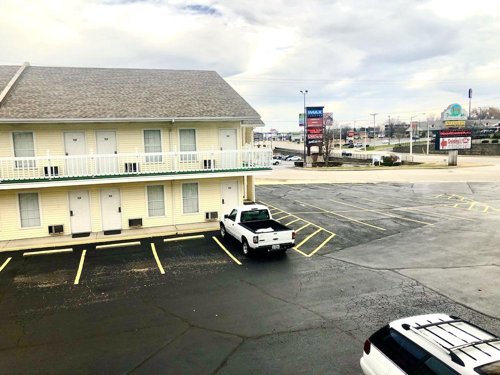 Honeysuckle & Conference Center Branson