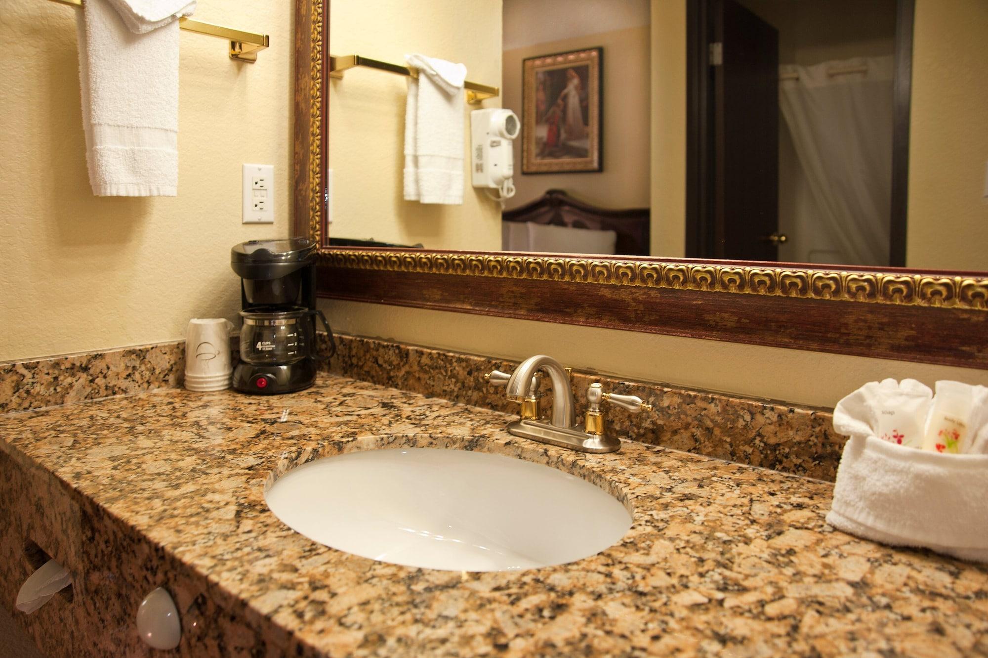 Hotel The Stone Castle & Conference Center 3*