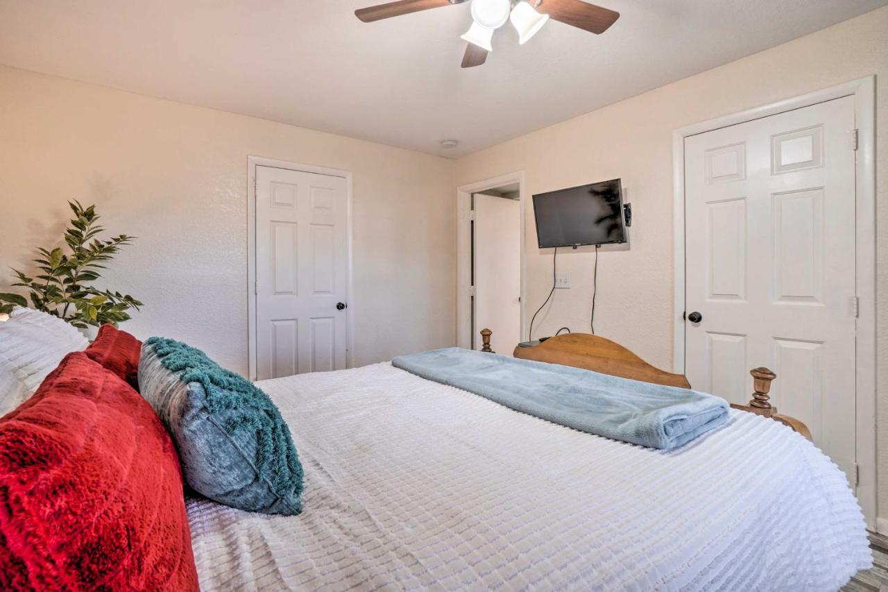 With Pool About 3 Mi To Landing! Apartment Branson