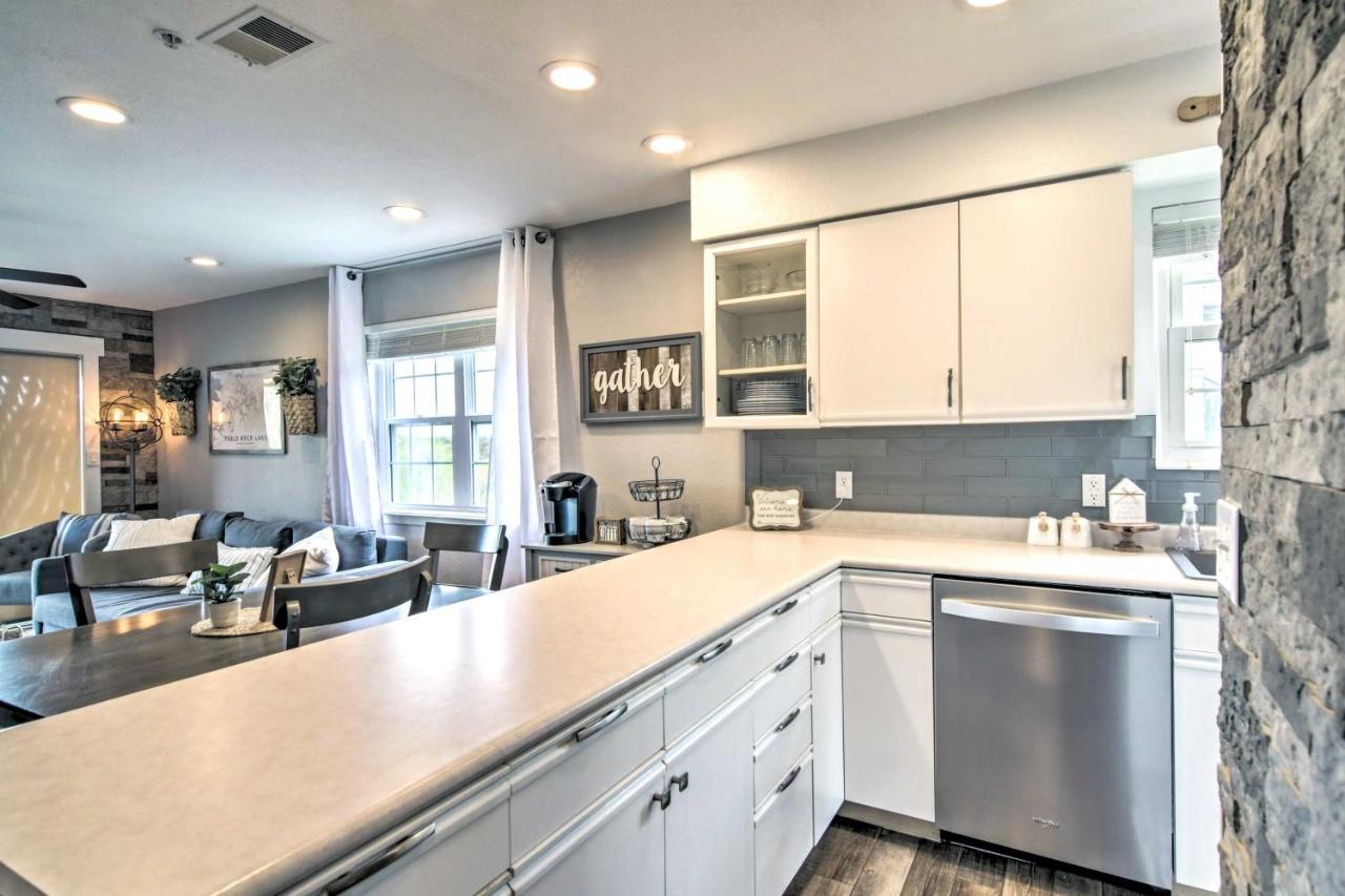 Retreat With Balcony And 18-hole Golf Course!