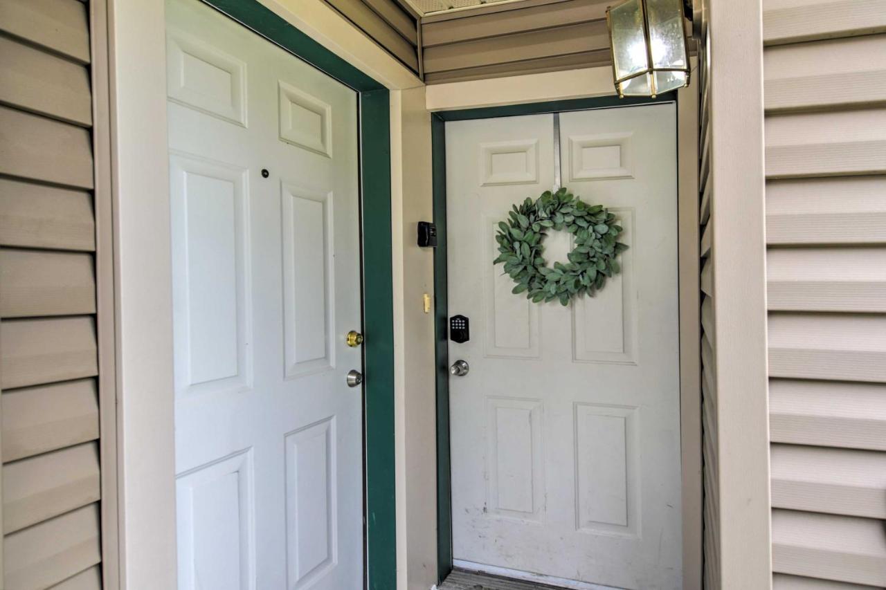 Retreat With Balcony And 18-hole Golf Course! Apartment Branson
