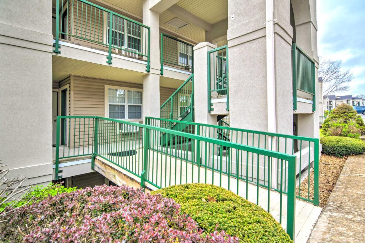 Retreat With Balcony And 18-hole Golf Course! Apartment Branson