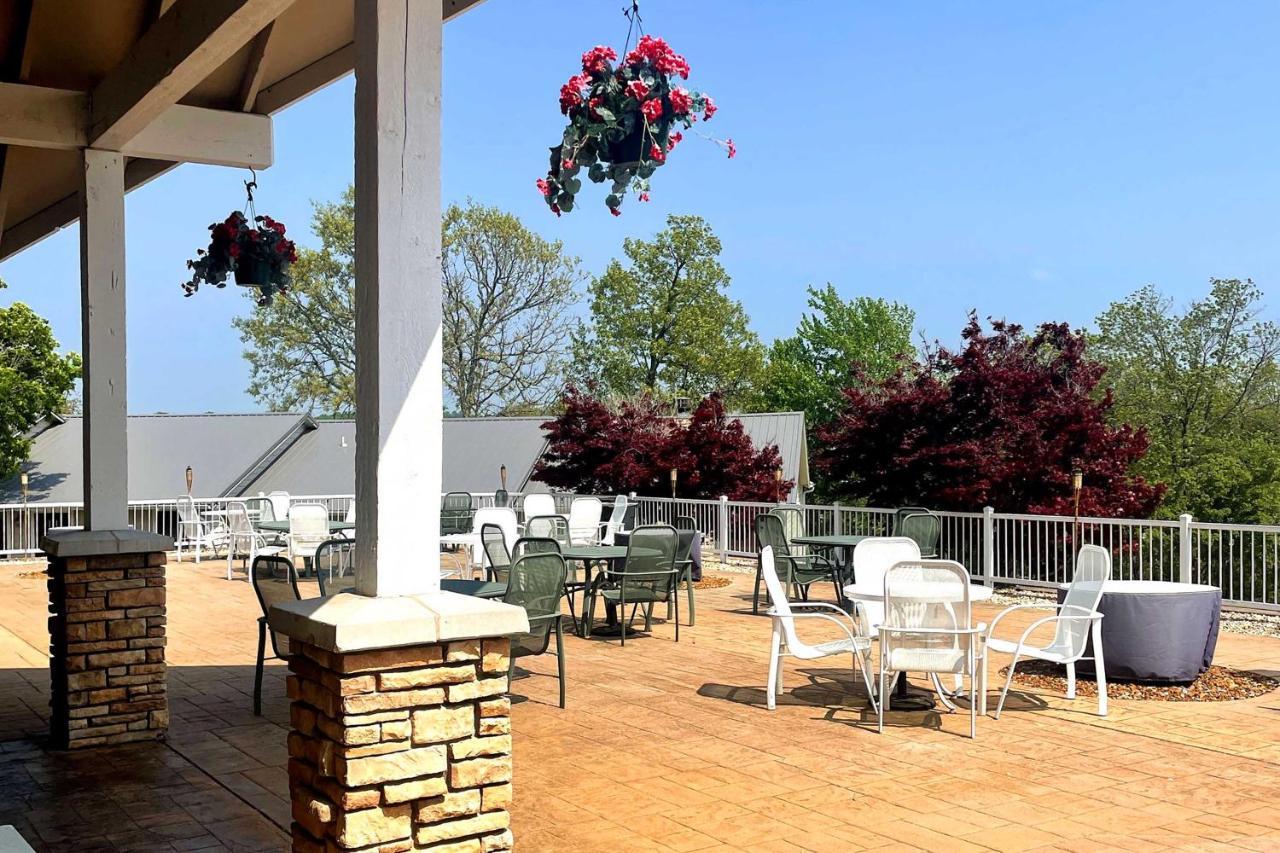 Apartment Retreat With Balcony And 18-hole Golf Course! *