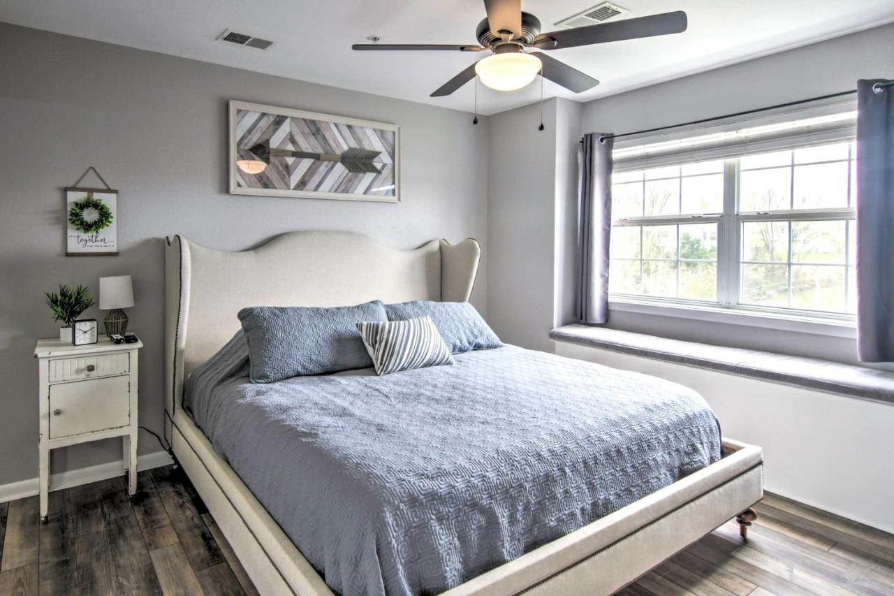 Retreat With Balcony And 18-hole Golf Course! *