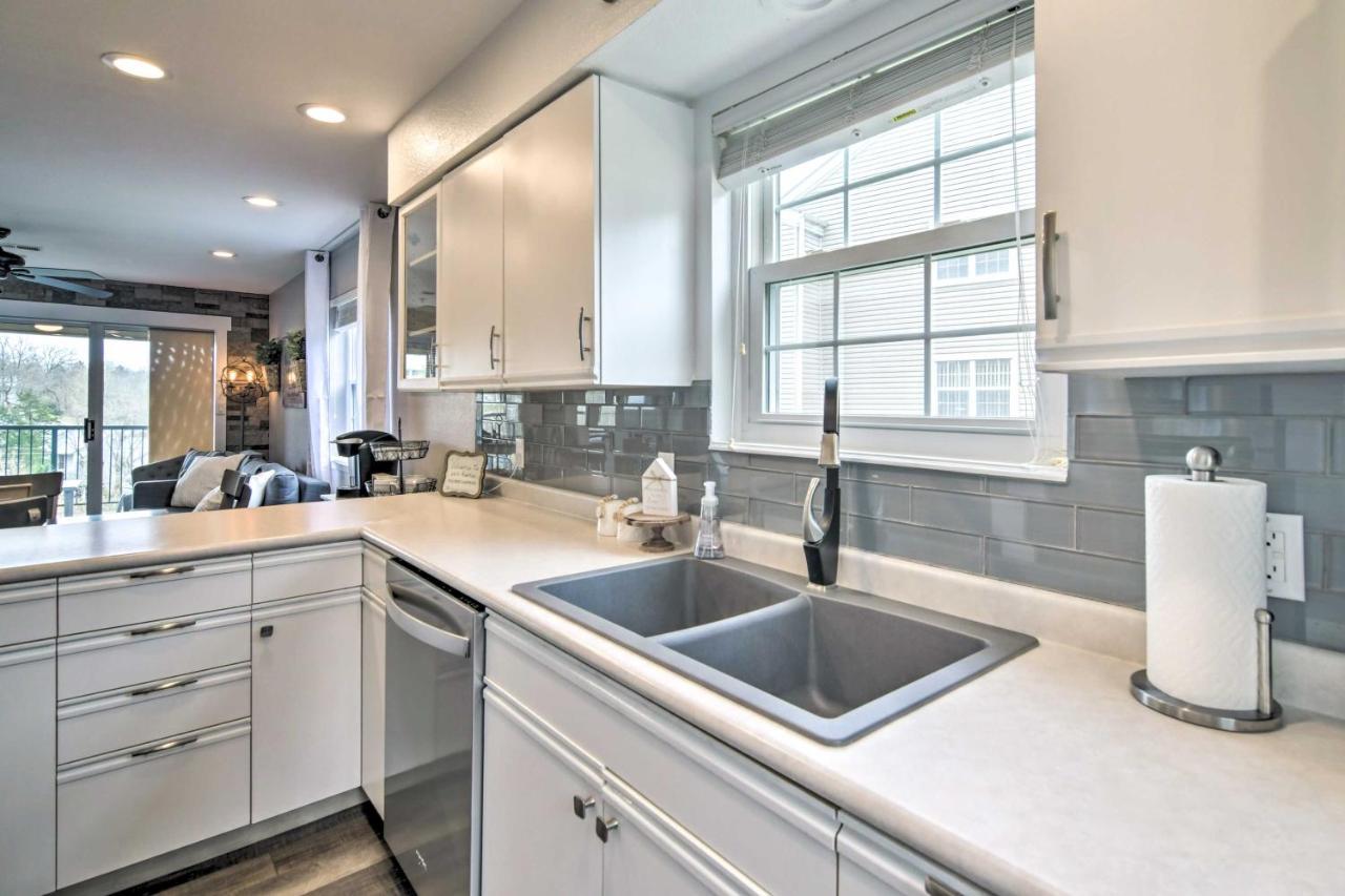 Apartment Retreat With Balcony And 18-hole Golf Course!