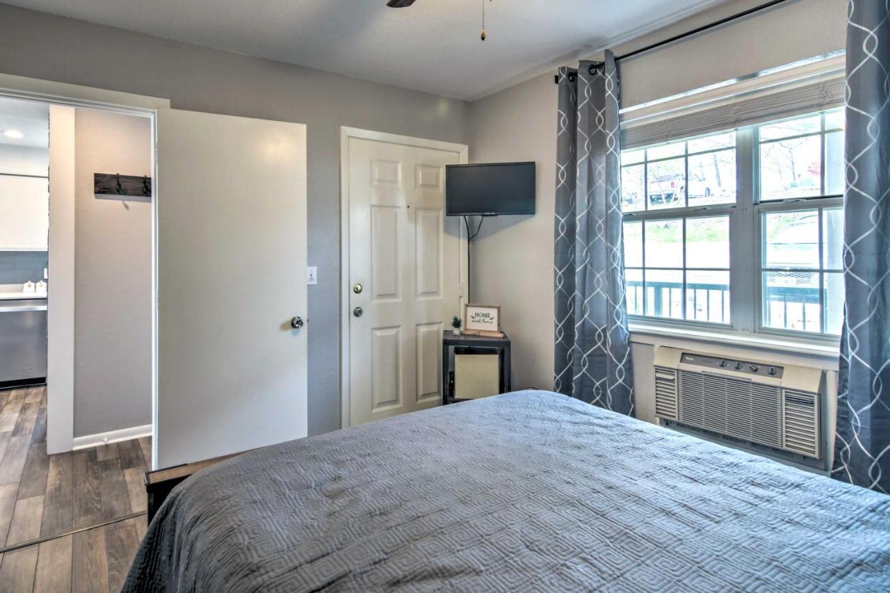 Retreat With Balcony And 18-hole Golf Course!