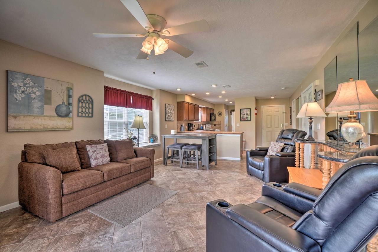 With Scenic Patio And Pool Access Apartment *