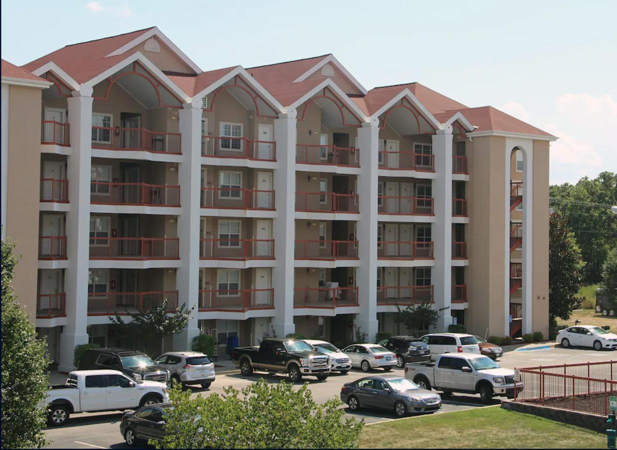 Hotel Grand Crowne Branson