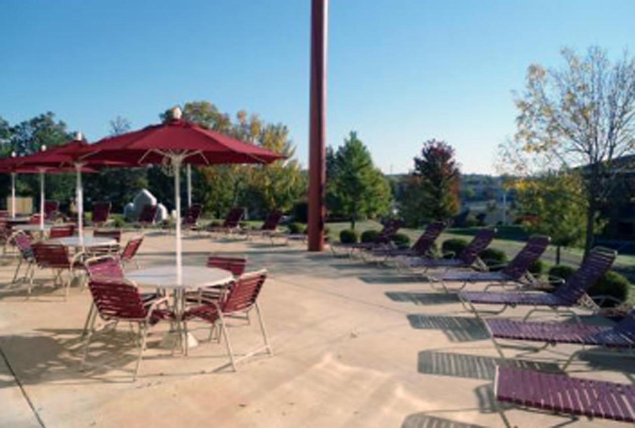 Grand Crowne 4* Branson