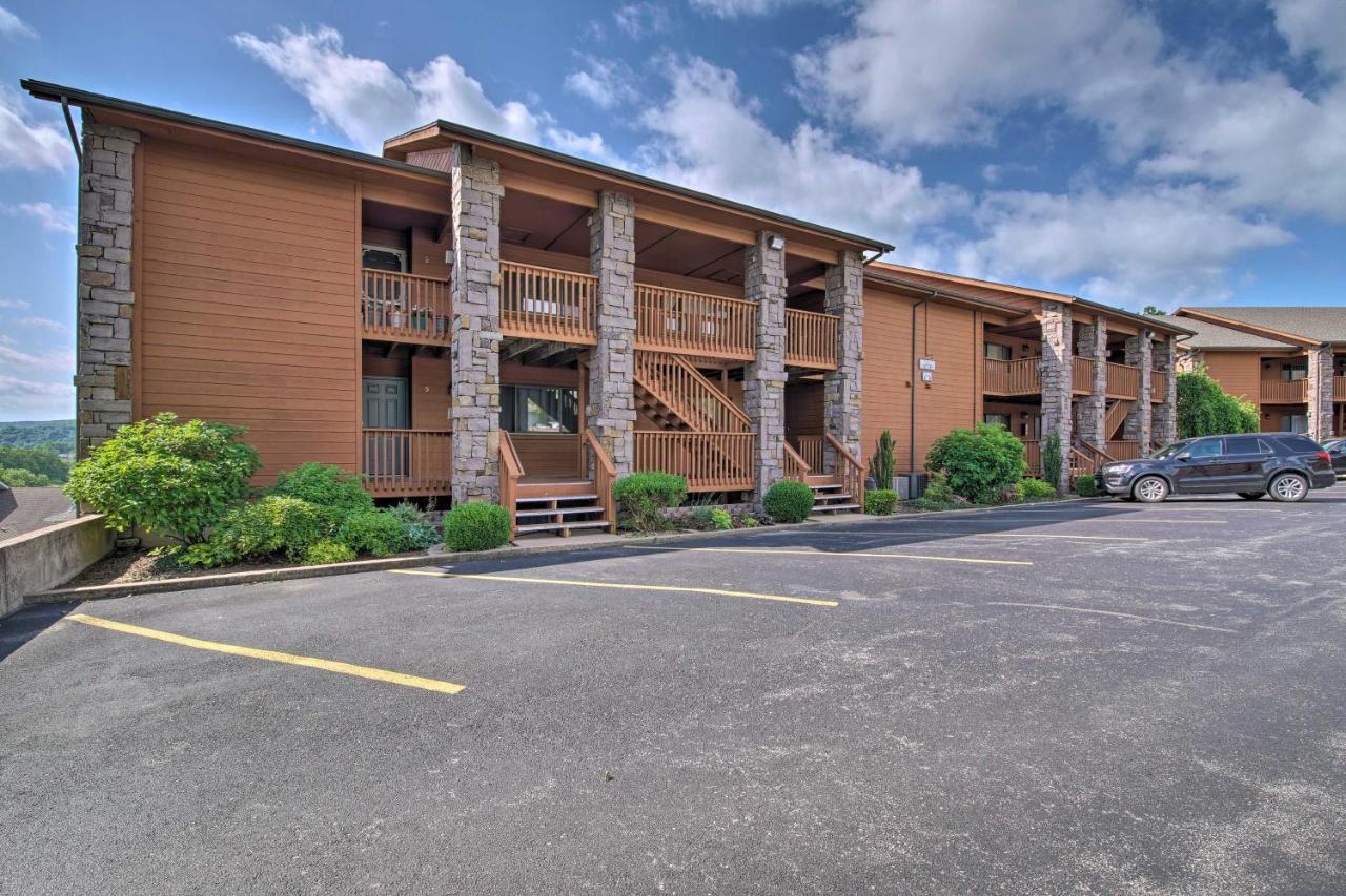 Getaway With Balcony And Amenities! Apartment Branson